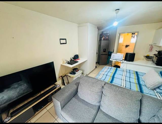 1 BEDROOM APARTMENT FOR SALE IN SCOTTSVILLE